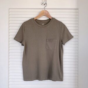GAP Crop Pocket Tee in Olive